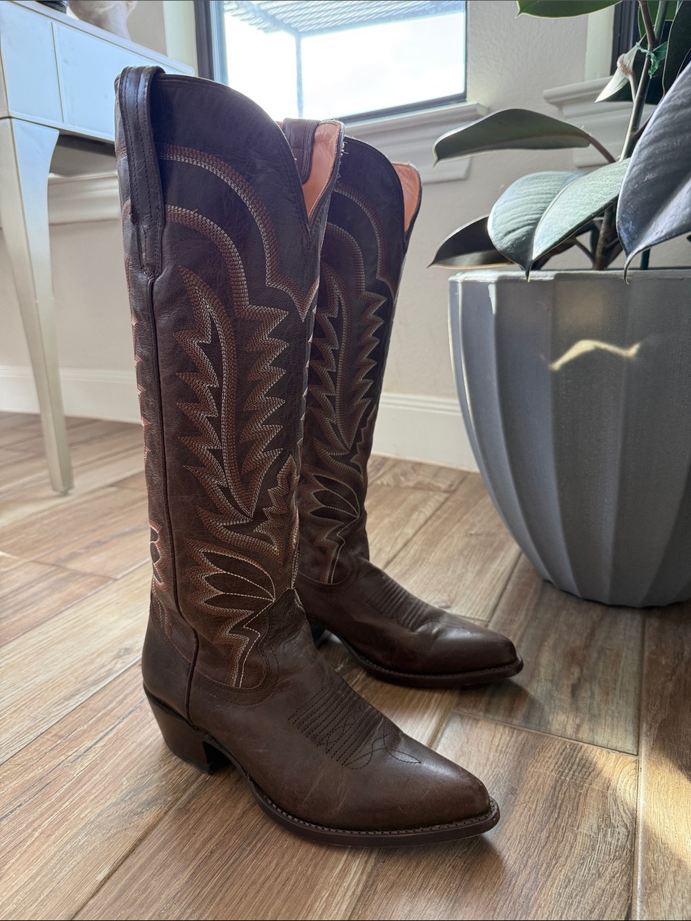 Tecovas women brown boots 8.5